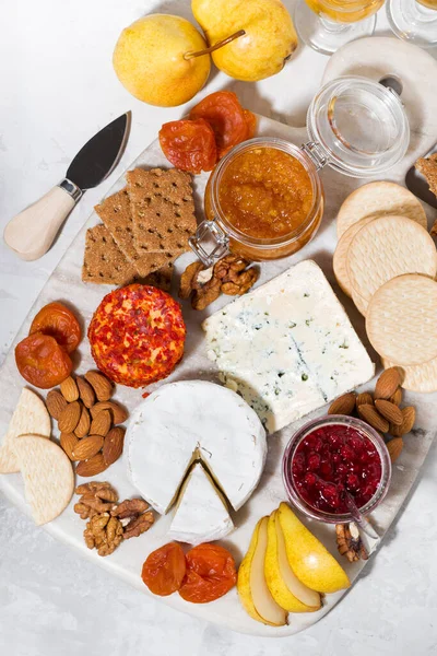 Surtido Quesos Aperitivos Delicados Verticales —  Fotos de Stock