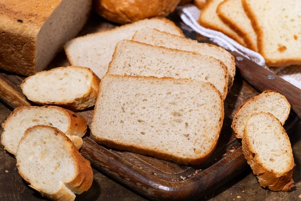 Асортимент Білого Свіжого Хліба Крупним Планом — стокове фото