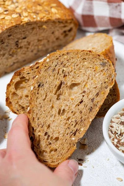 Pâine Proaspătă Fulgi Ovăz Semințe Closeup Vertical Closeup — Fotografie, imagine de stoc
