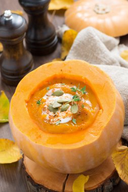 kabak, dikey üst görünümünde kremalı sebze çorbası