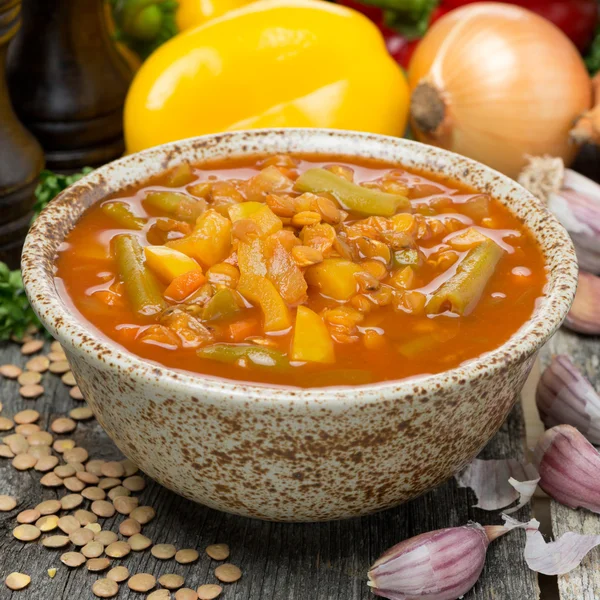 Zuppa di pomodoro con lenticchie e verdure — Foto Stock