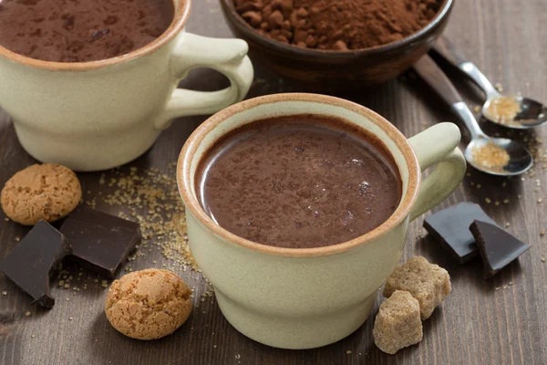 Tasse heiße Schokolade und Würfelzucker, horizontal — Stockfoto