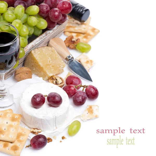 Cheeses, red and green grapes, crackers and wine, isolated — Stock Photo, Image