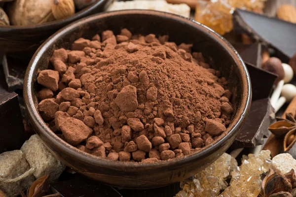 Cacao, azúcar y especias para chocolate caliente, primer plano —  Fotos de Stock