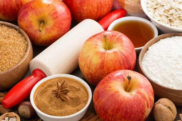 Zutaten und Gewürze für Apfelkuchen — Stockfoto