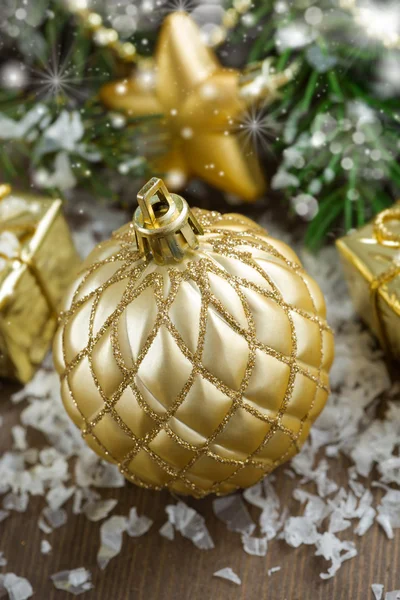 Christmas composition with golden ball and bokeh — Stock Photo, Image