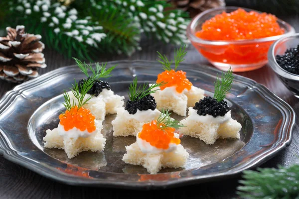 Aperitivos de Natal com caviar, foco seletivo — Fotografia de Stock