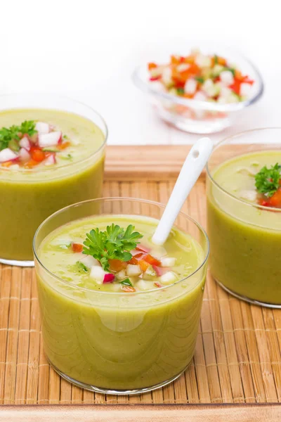 Green soup with fresh vegetables in glasses on wooden tray — Stock Photo, Image
