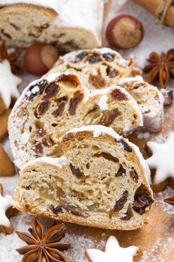 Noel Stollen kuru meyve ile karışık meyveli kurabiye ve baharatlar