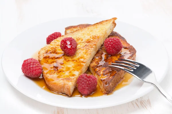 French toast with raspberries and honey — Stock Photo, Image