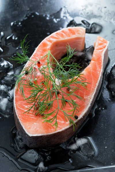 Raw salmon steak with dill on ice, top view — Stock Photo, Image