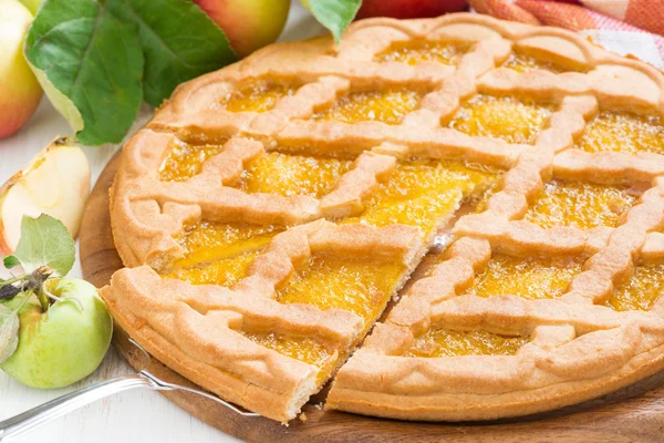 Sliced apple pie on white table — Stock Photo, Image