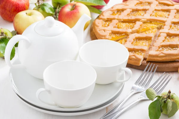 White crockery for the tea party and apple pie — Stock Photo, Image