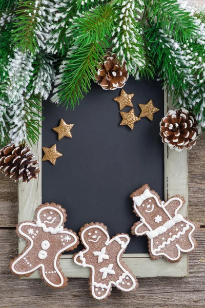 Tablero negro para hombre de texto y pan de jengibre, concepto de Navidad — Foto de Stock