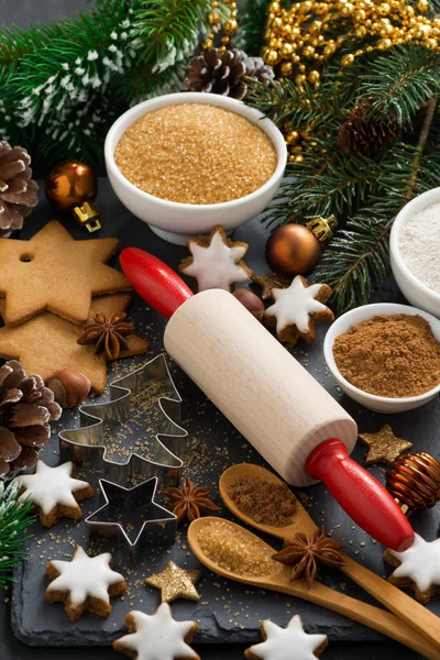 Ingredienser för julen bakning och cookies, vertikal — Stockfoto