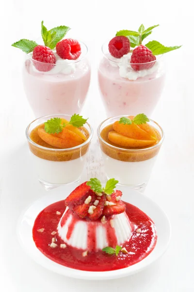 Assortment of desserts with cream jelly and fresh berries — Stock Photo, Image