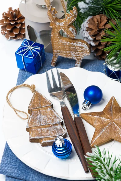 Christmas table setting with wooden decorations — Stock Photo, Image