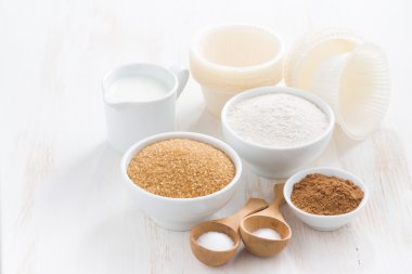 Muffins pişirme için malzemeler