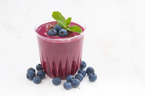 Blueberry milkshake in a glass — Stock Photo, Image