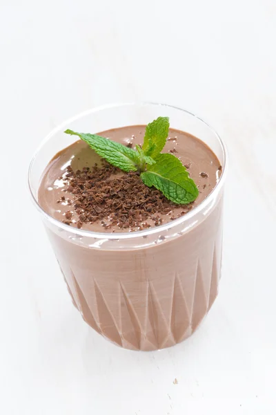 Chocolate milkshake in a glass, close-up — Stock Photo, Image