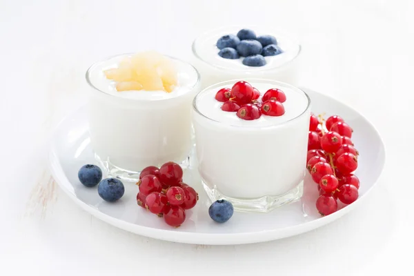 Natural yogurt with fresh berries in glass jars — Stock Photo, Image