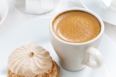 fincan espresso ve kek