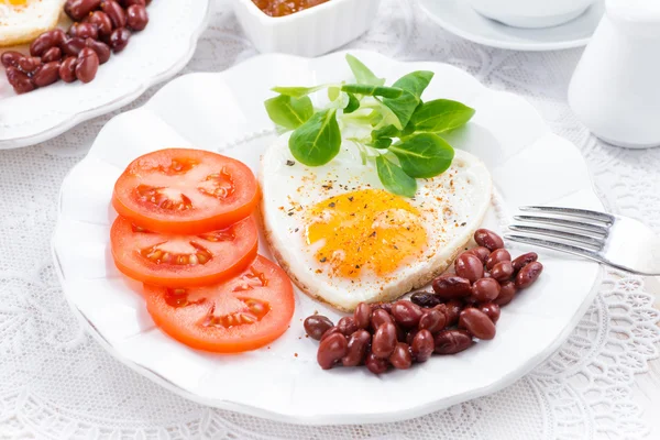 Desayuno San Valentín en plato —  Fotos de Stock