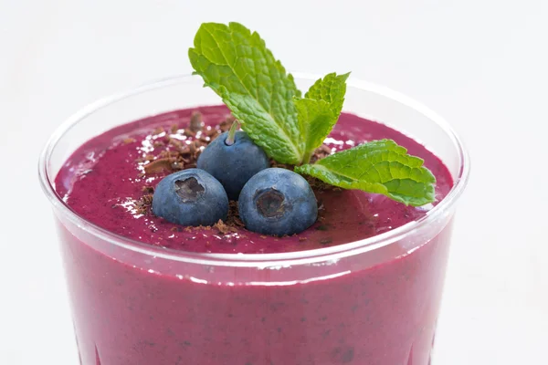 Blueberry milkshake in a glass, close-up — Stock Photo, Image