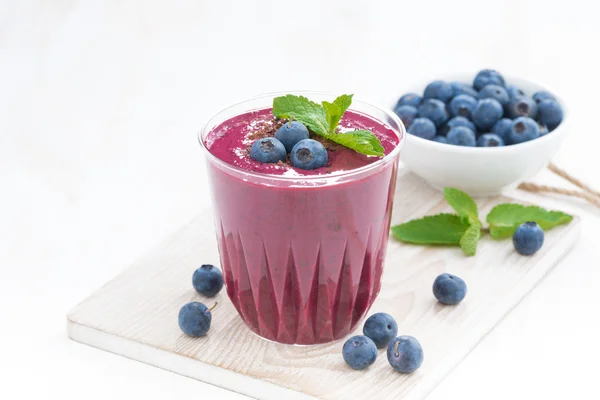 Blueberry milkshake with fresh mint and chocolate — Stock Photo, Image