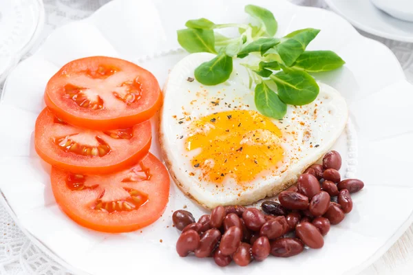 Delicious breakfast for Valentine's Day, close-up top view — Stock Photo, Image