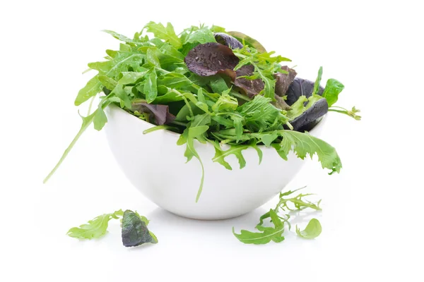 Bowl of fresh green salad, close-up, isolated — Stock Photo, Image