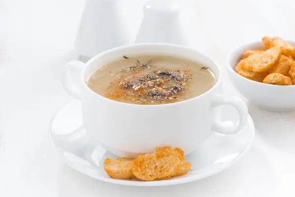 Delicious mushroom cream soup with croutons on white table — Stock Photo, Image
