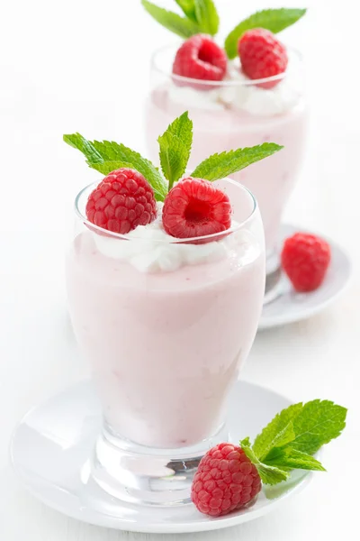 Creamy jelly with raspberries, close-up — Stock Photo, Image