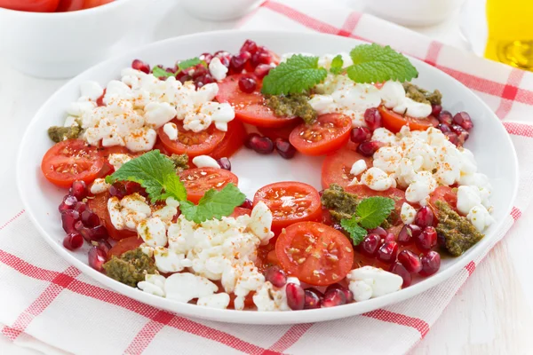 Italian salad with cherry tomatoes, cottage cheese, mint pesto — Stock Photo, Image