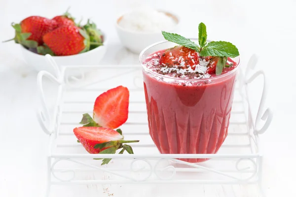 Strawberry milkshake with chocolate and coconut — Stock Photo, Image