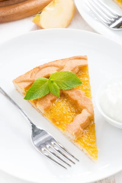 Piece of fresh apple pie with whipped cream, top view — Stock Photo, Image