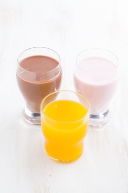 portakal suyu, çikolatalı süt ve meyve yoğurt, dikey