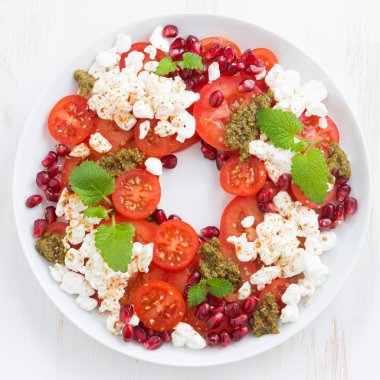 süzme peynir, domates, nane pesto ve nar salatası,