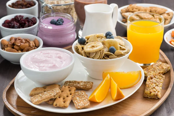 Healthy breakfast with cereal — Stock Photo, Image