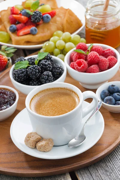 Breakfast with coffee, fresh berries and pancakes, vertical — Stock Photo, Image