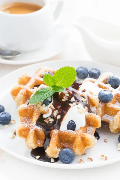 Waffles with fresh blueberries for breakfast, vertical — Stock Photo, Image