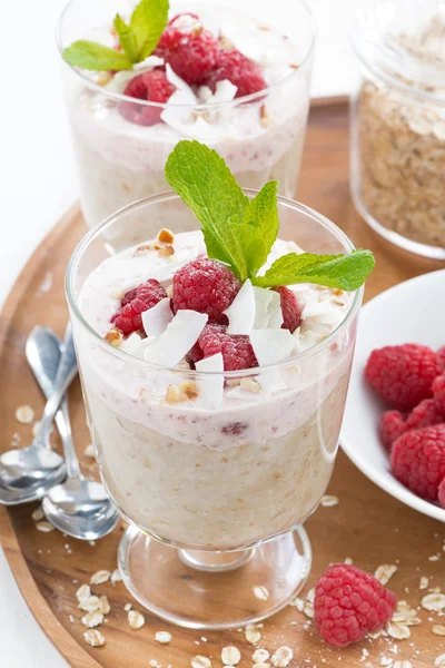 Healthy dessert with oatmeal, whipped cream and raspberries in g — Stock Photo, Image