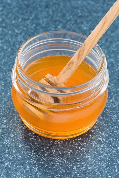 Jar with fragrant honey, vertical, close-up — Stock Photo, Image