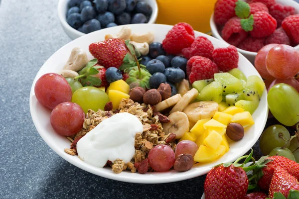 Foods for a healthy breakfast - fresh berries, fruits, nuts — Stock Photo, Image