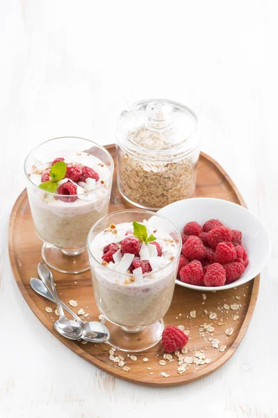 Healthy dessert with oatmeal, whipped cream and raspberries — Stock Photo, Image