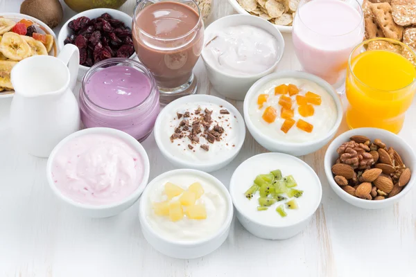 Assorted fresh fruit yoghurts and breakfast ingredients, horizontal — Stock Photo, Image