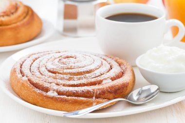 tatlı çörek, krem, kahve, seçici odak