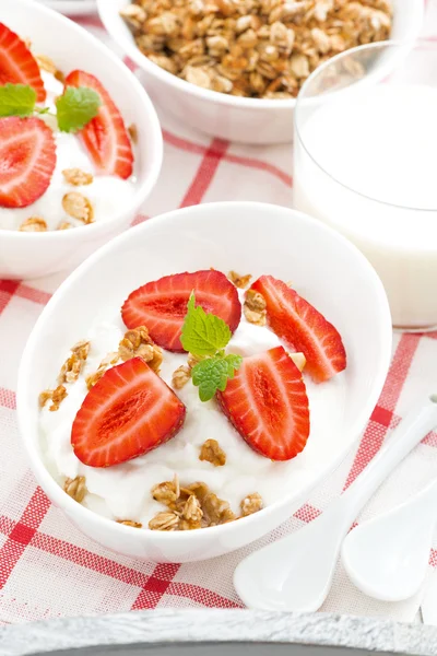 Healthy breakfast - yogurt, strawberries and milk, top view — Stock Photo, Image