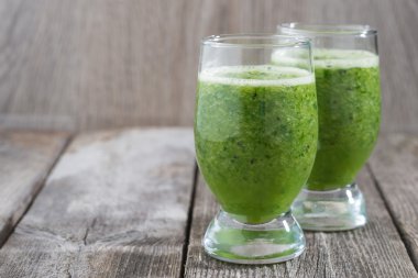 Yeşil meyve ve sebze smoothies