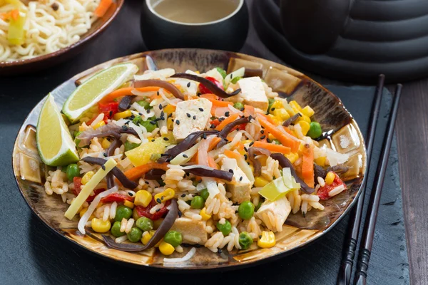 Asian lunch - fried rice with tofu and vegetables — Stock Photo, Image